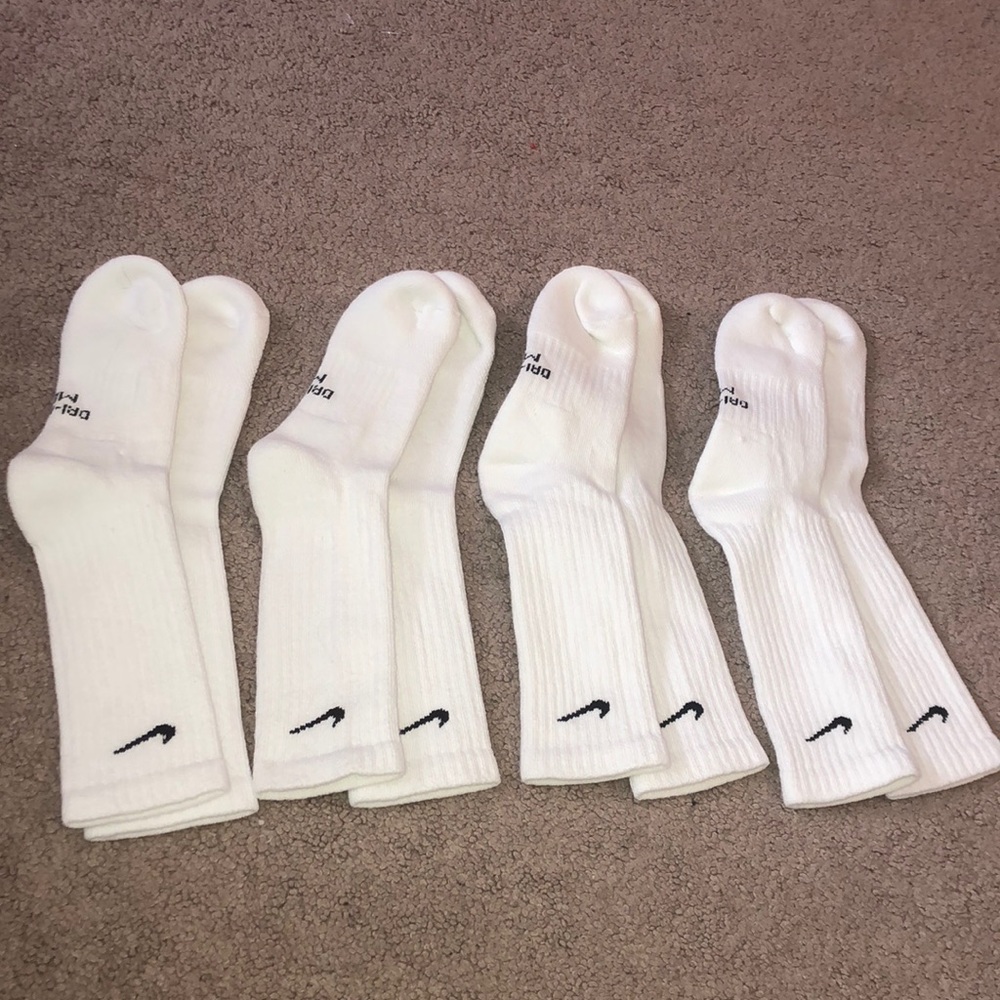 4 pairs of new white nike socks sizes 6-10
